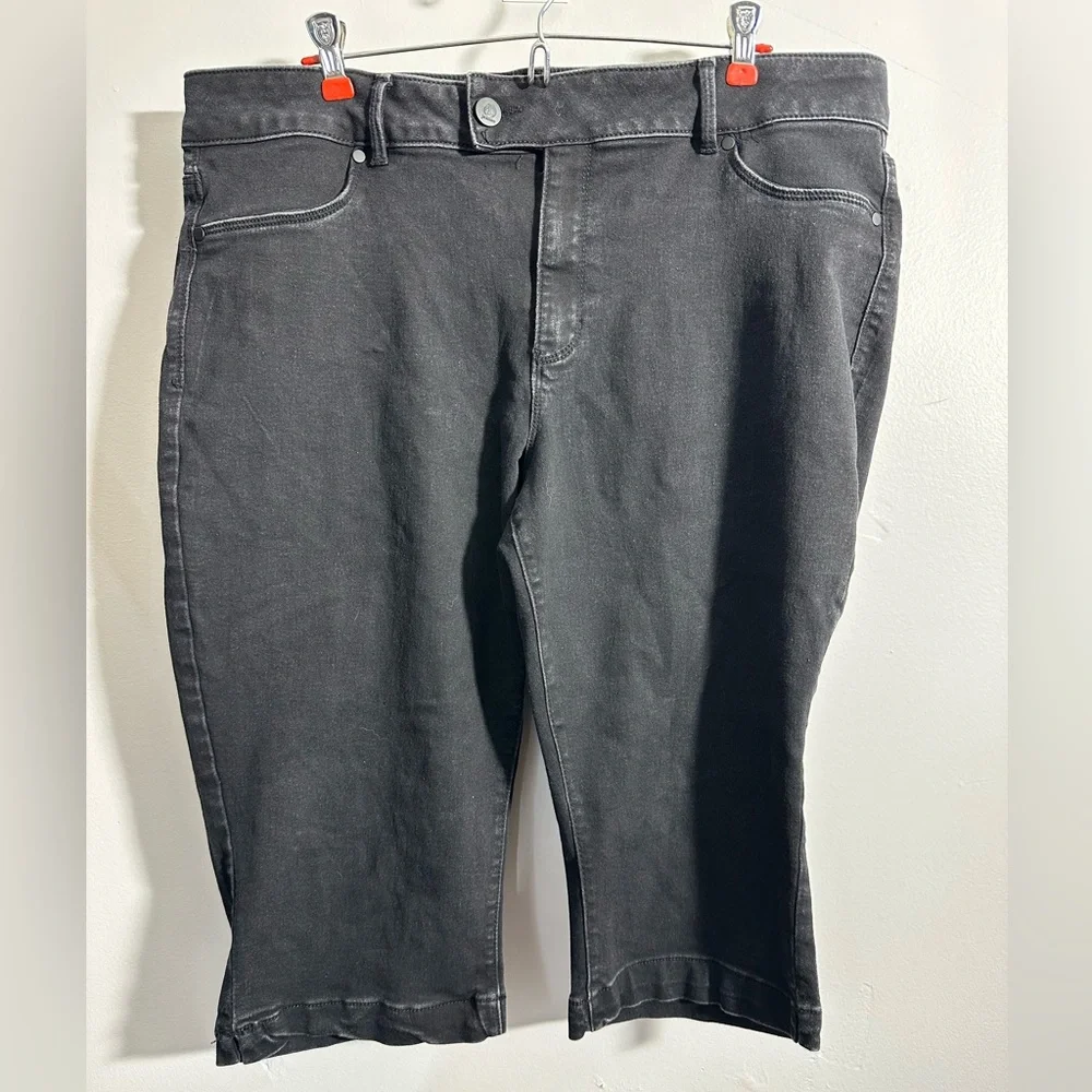D. Jeans 20W Plus Size Black Denim Stretch Capri Jeans